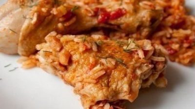 Курица с рисом и сладким перцем в томате
