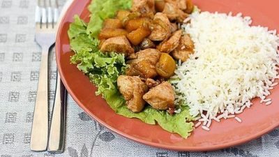Курица в кисло-сладком соусе с рассыпчатым рисом