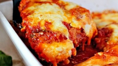 Куриная грудка под томатным соусом в духовке