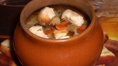 Куриная грудка с картофелем в горшочке