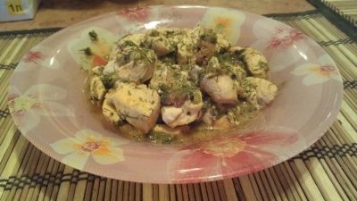 Куриная грудка с зеленью в горшочке