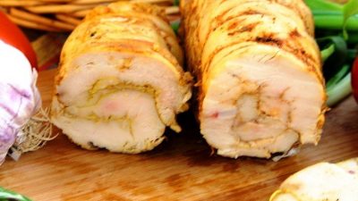 Куриная пастрома с чесноком на пару, подкопченная розмарином