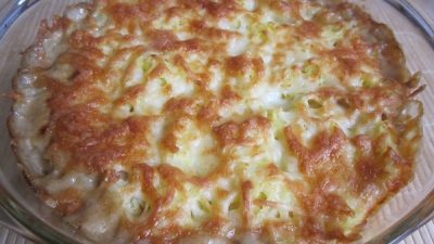 Куриное филе под картофелем и сыром в духовке