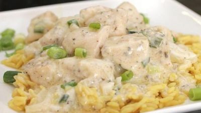 Куриное филе с чесноком и сыром в сливках