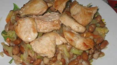 Куриное филе с фасолью и перцем