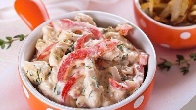 Куриное филе с перцем и зеленью в сливках