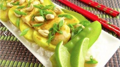 Куриное филе с яблоком и кокосовым молоком