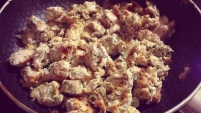 Куриное филе с яйцом и укропом