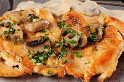 Курица, запеченная с грибами и картофелем