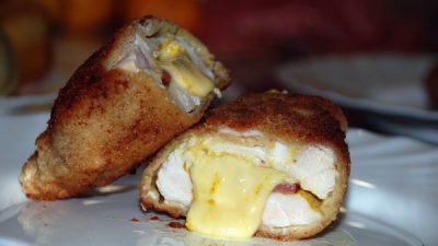 Куриное мясо «Кордон» в белом вине