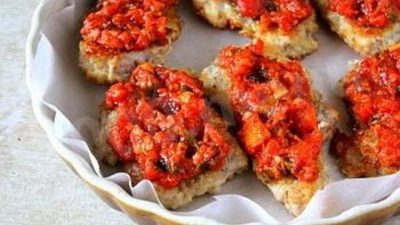 Куриные бедра с помидорами и сыром Моцарелла
