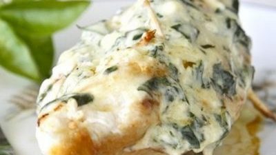 Куриные грудки, фаршированные сыром, кефиром и чесноком