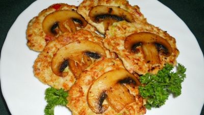 Куриные котлетки с овощами и грибами