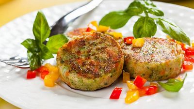 Куриные котлеты с брокколи и манкой