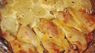 Куриные ножки, запеченные с картофелем в духовке