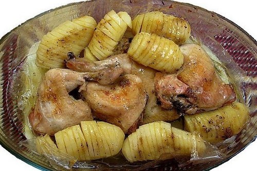 Куриные окорочка, запеченные в рукаве с картофелем