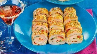 Куриные рулетики в кунжуте с сыром и перцем