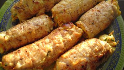 Куриные рулеты с морковно-сырной начинкой
