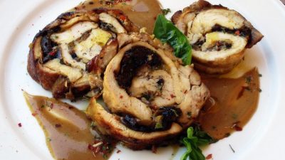 Куриные рулеты с печенью и черносливом