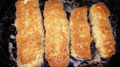 Куриные рулеты с сыром и грибами в сметане