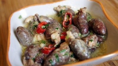 Куриные сердечки с перцем чили