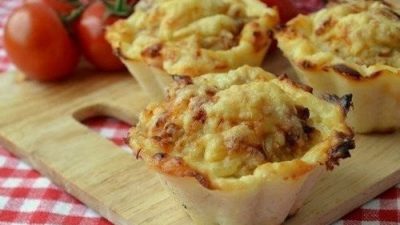 Куриные тефтельки в картофельных корзиночках с сыром