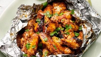 Куриный окорок с овощами и черносливом в фольге