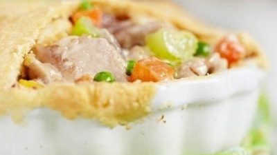 Куриный пирог с овощной смесью в духовке