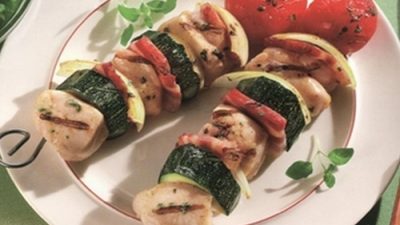 Куриный шашлык с цуккини и луком