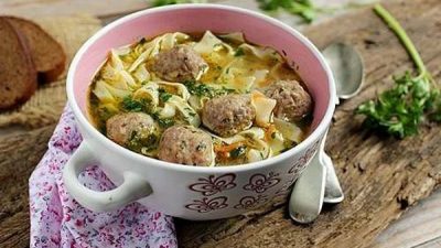 Лапша с фрикадельками по-домашнему