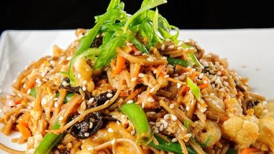 Лапша соба с креветками и шиитаке