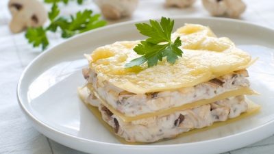 Лазанья с куриной грудкой и шампиньонами