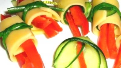 Легкая сырная закуска с огурцом и перцем