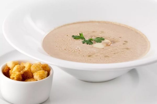 Легкий крем-суп из белых грибов с гренками
