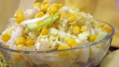 Легкий овощной салат с яблоком