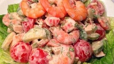 Легкий салат с помидорами черри и креветками