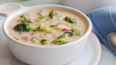 Легкий сырный суп с шампиньонами и брокколи