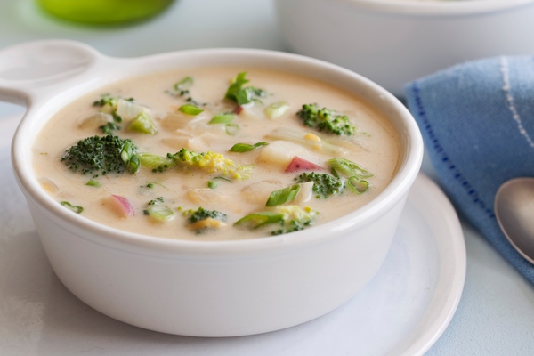 Легкий сырный суп с шампиньонами и брокколи