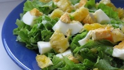 Легкий зеленый салат с апельсином
