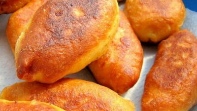 Ленивые пирожки с сыром и сосисками
