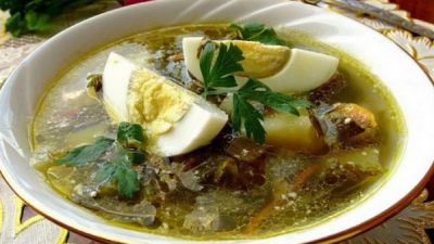 Летний суп со щавелем и шпинатом