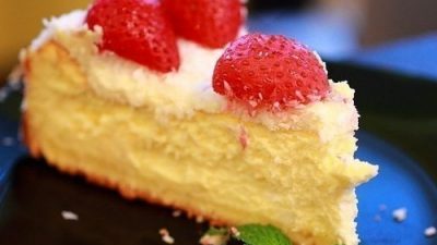 Лимонный чизкейк с клубникой и кокосом