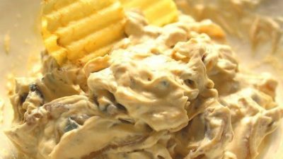 Луковый соус с шалфеем для чипсов и овощей