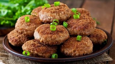 Любимые мясные котлетки с картофелем