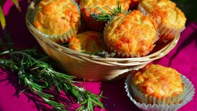 Маффины с сыром, ветчиной и пряными травами