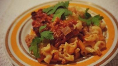 Макаронная запеканка с фаршем в томатном соусе