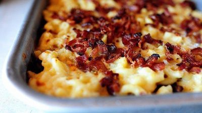 Макароны с сыром, грибами и беконом