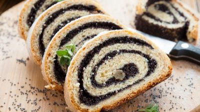 Маковый рулет с изюмом к чаю