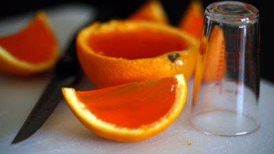 Малиновое желе с агар-агаром с цитрусовых корочках