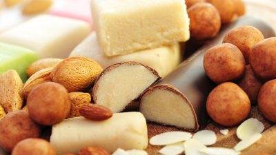 Марципан с ванилью и сахарной пудрой